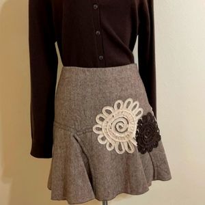 CHELSEA & VIOLET Brown & Cream Tweed with Embroidered Flowers Mini Skirt Size 8